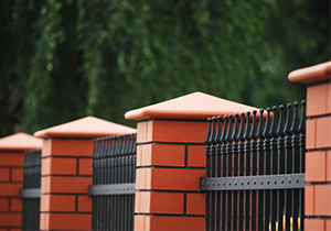 бетонные колпаки на забор